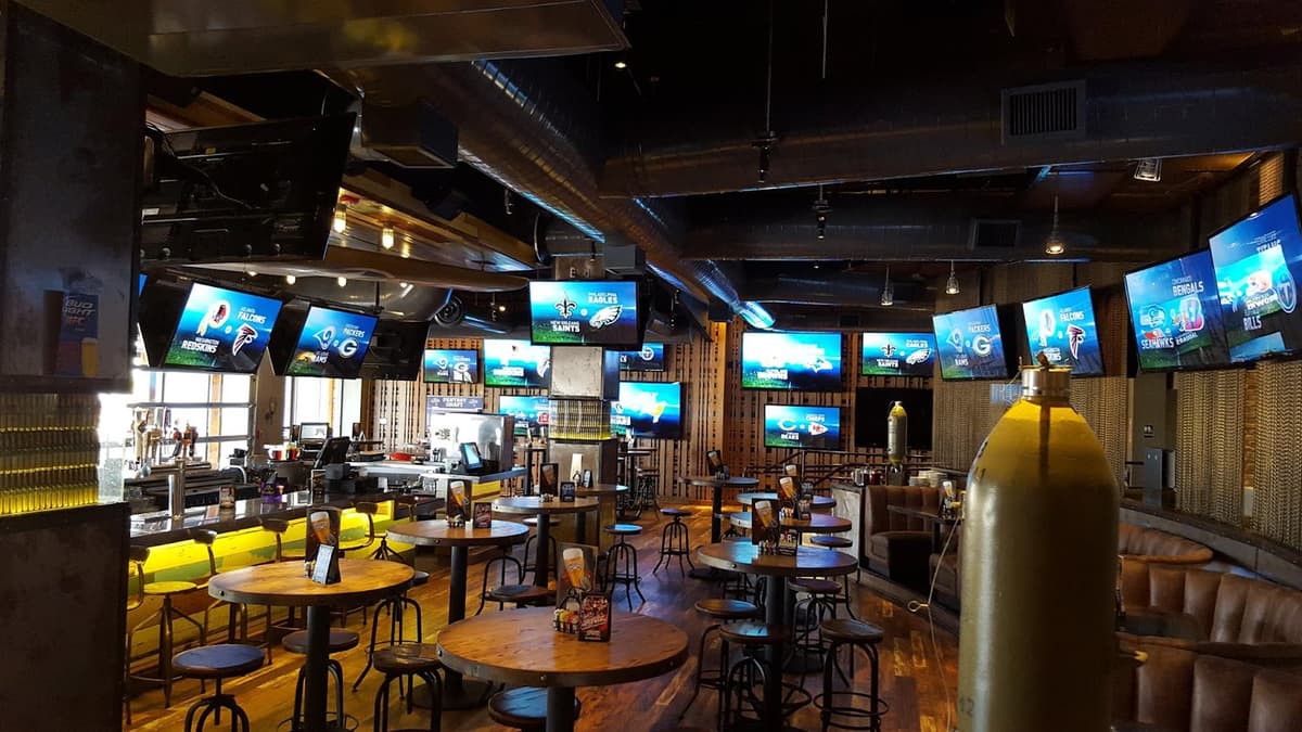 Sports bars in Dallas, TX