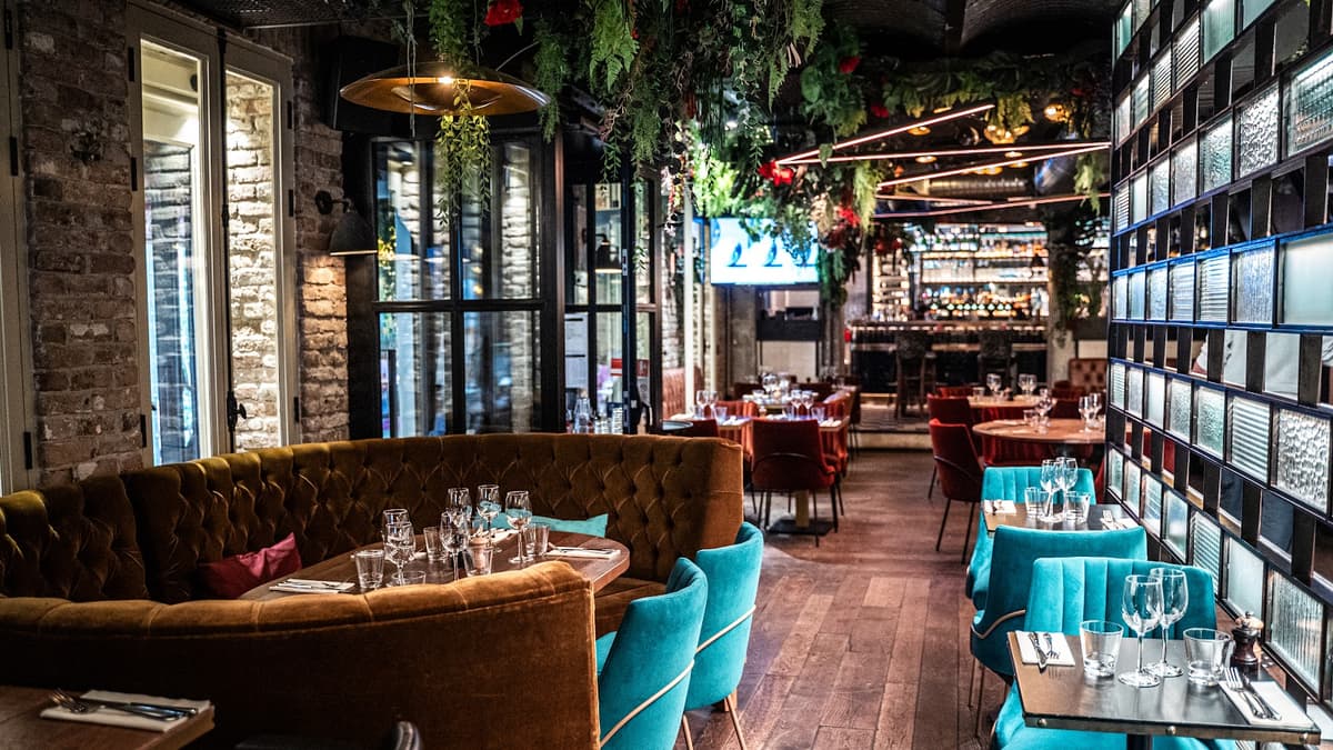 Sports bars in Paris
