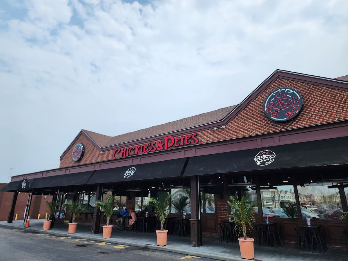 Sports bars in Philadelphia, PA
