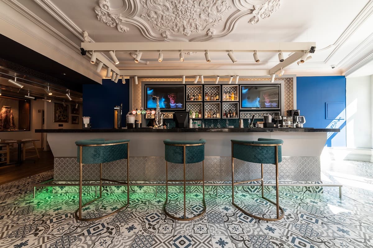 Sports bars in Porto